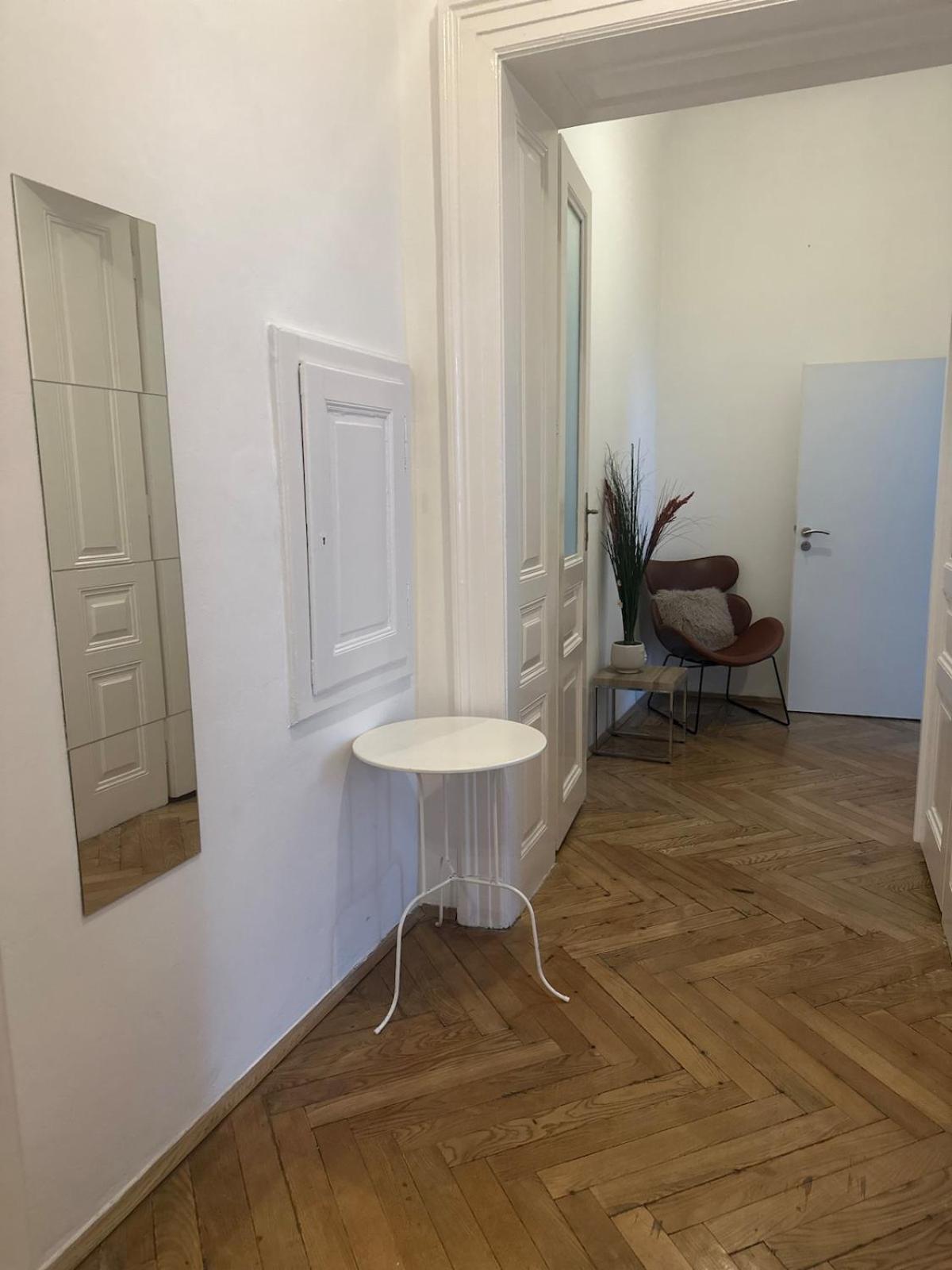 Apartment Chic Retreat On Skorepka Street *